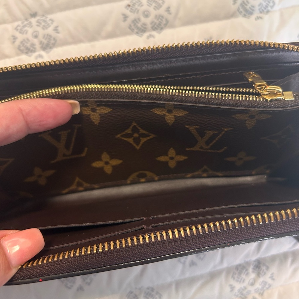 Authentic💄 Louis Vuitton Magenta Miroir Clemence Patent Leather Wallet - Picture 7 of 17